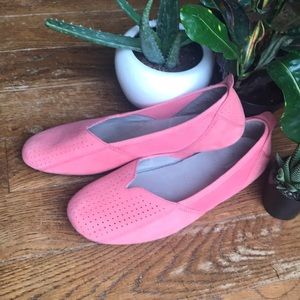 PATAGONIA: Coral pink performance footwear